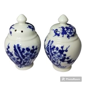 Vintage Price Imported Japanese Ceramic Salt and Pepper Shaker Set